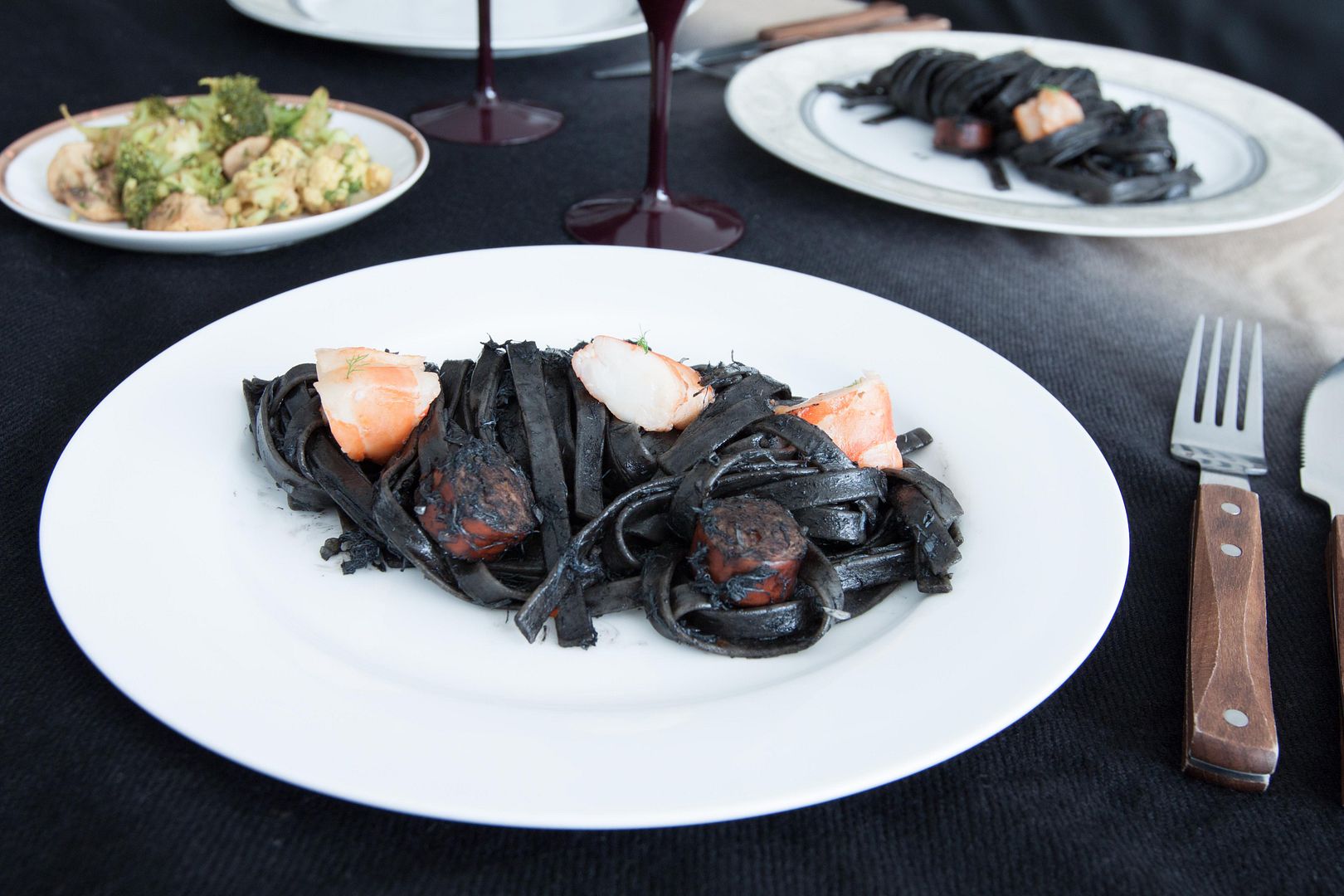 Food Makes Me Happy: Squid Ink Pasta 2.0 - with Prawns, Crab Meat, and